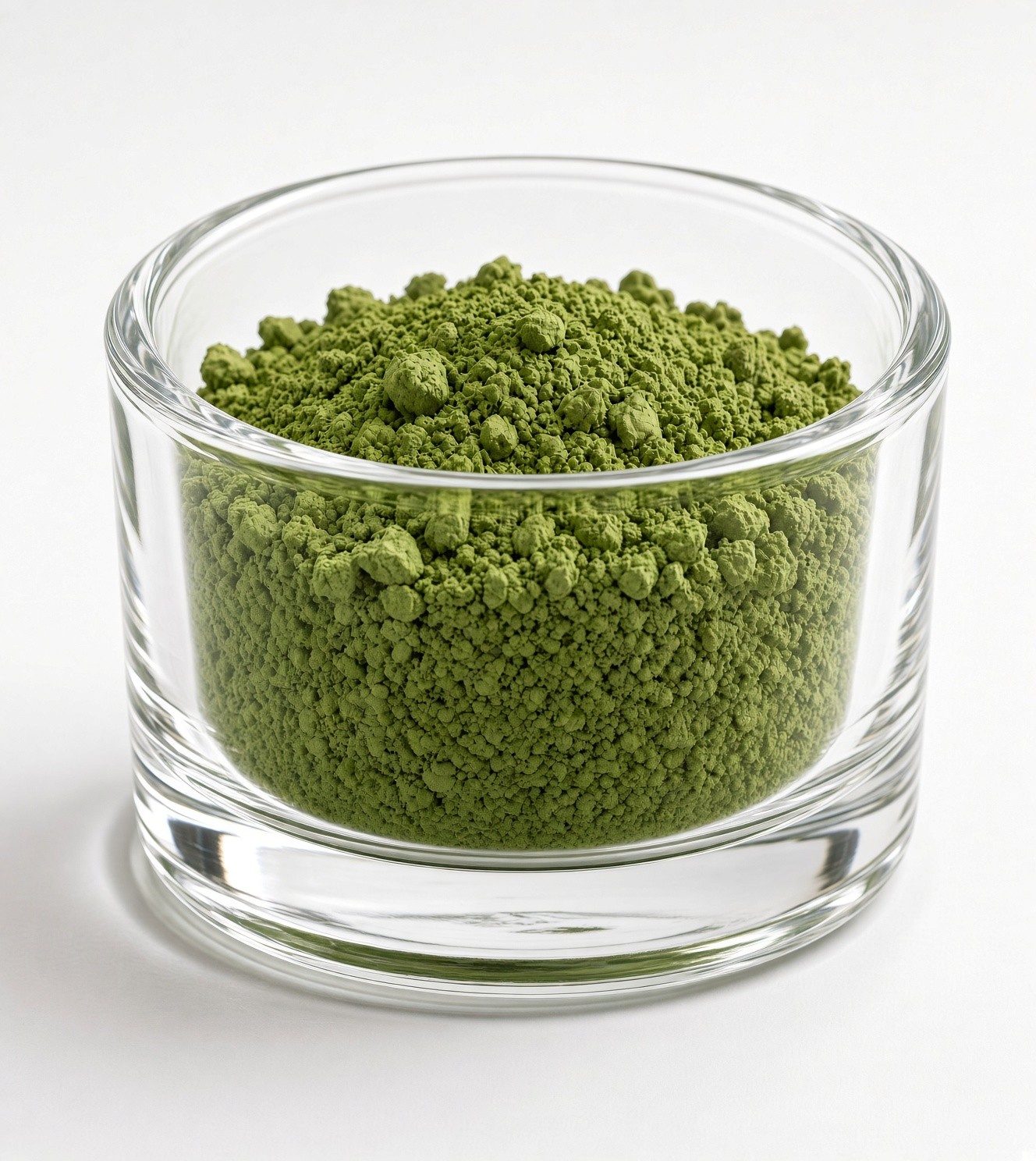 Powder close-up: colour and texture of this grade on white ceramic